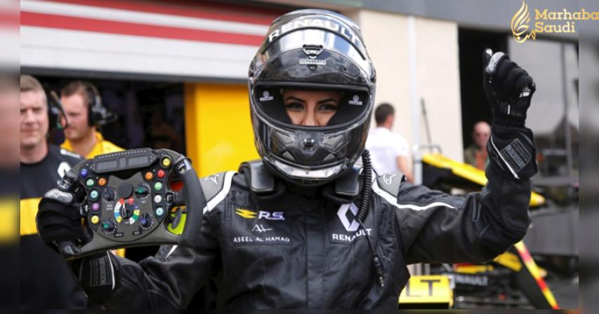 Saudi woman drives F1 car on historic day
