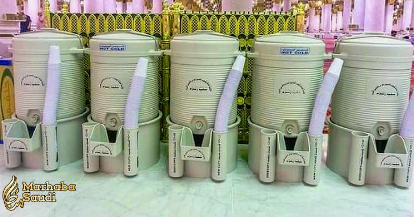 Who are the Saudi families distributing Zamzam water for over 14 centuries?