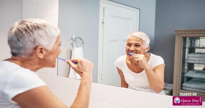 How to stop gums from bleeding
