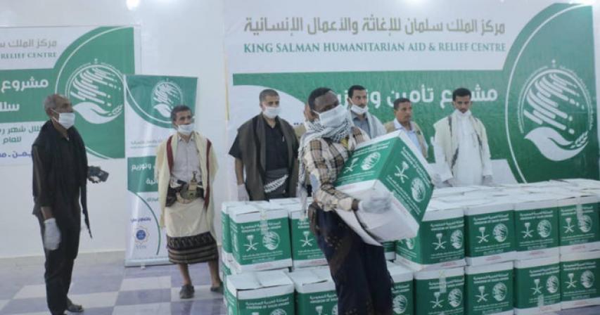 Saudi aid agency distributes food baskets in Yemen