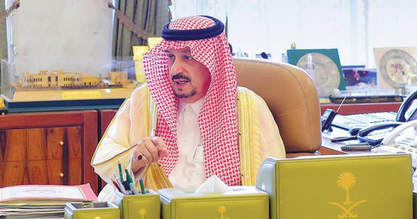 Riyadh governor discusses social development programs to achieve Vision 2030