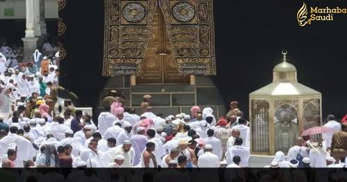 Worshippers, throng the Grand Mosque in Makkah for the last Friday prayer of Ramadan