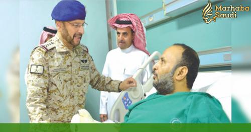Saudi military chief of staff visits wounded soldiers in hospital