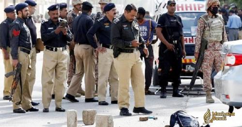 Bomb targeting Pakistani police at shrine kills 5 in Lahore