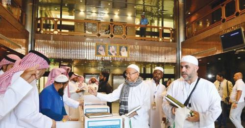 King Salman’s guests visit historical sites in Madinah