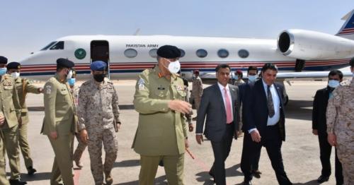 COAS Bajwa meets Saudi counterpart in Riyadh, discusses prospects of military cooperation