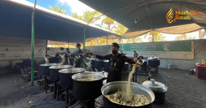 Saudi Arabia Delivers 24,500 Hot Meals to Gaza Strip