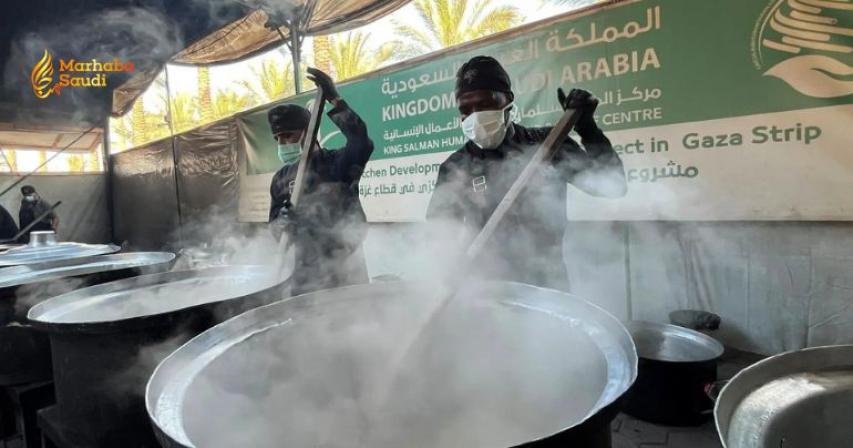 Saudi Arabia Pumps 25,000 Hot Meals into Devastated Gaza