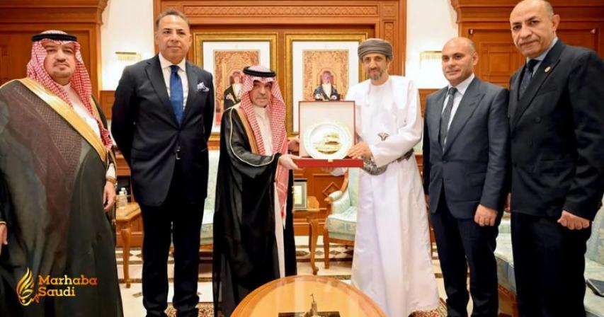 Omani Tourism Minister Reviews Massive Development Plans with Arab Organization