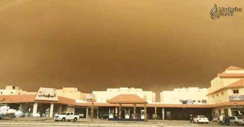 Sandstorm envelops Riyadh skyline