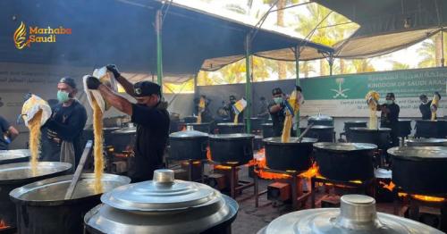 Saudi Arabia Pours 25,000 Hot Meals into Gaza Strip
